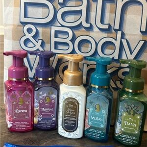 Bath & Body Works  Disney Collection Set 5 pc Gentle & Clean Foaming Hand Soap